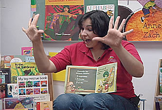 VPK Instructor reading to class